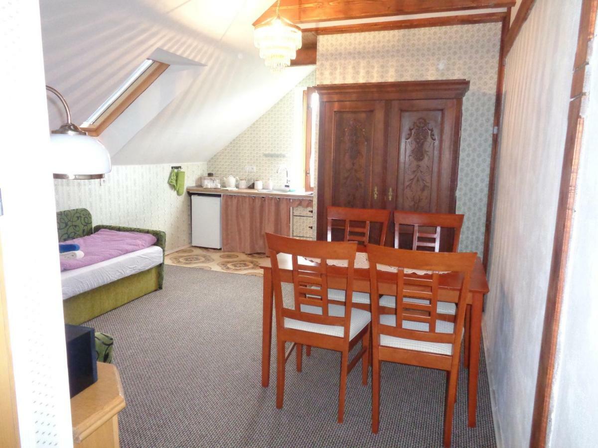 Farma Kozi Dvor Rohozna Apartment Брезно Екстериор снимка